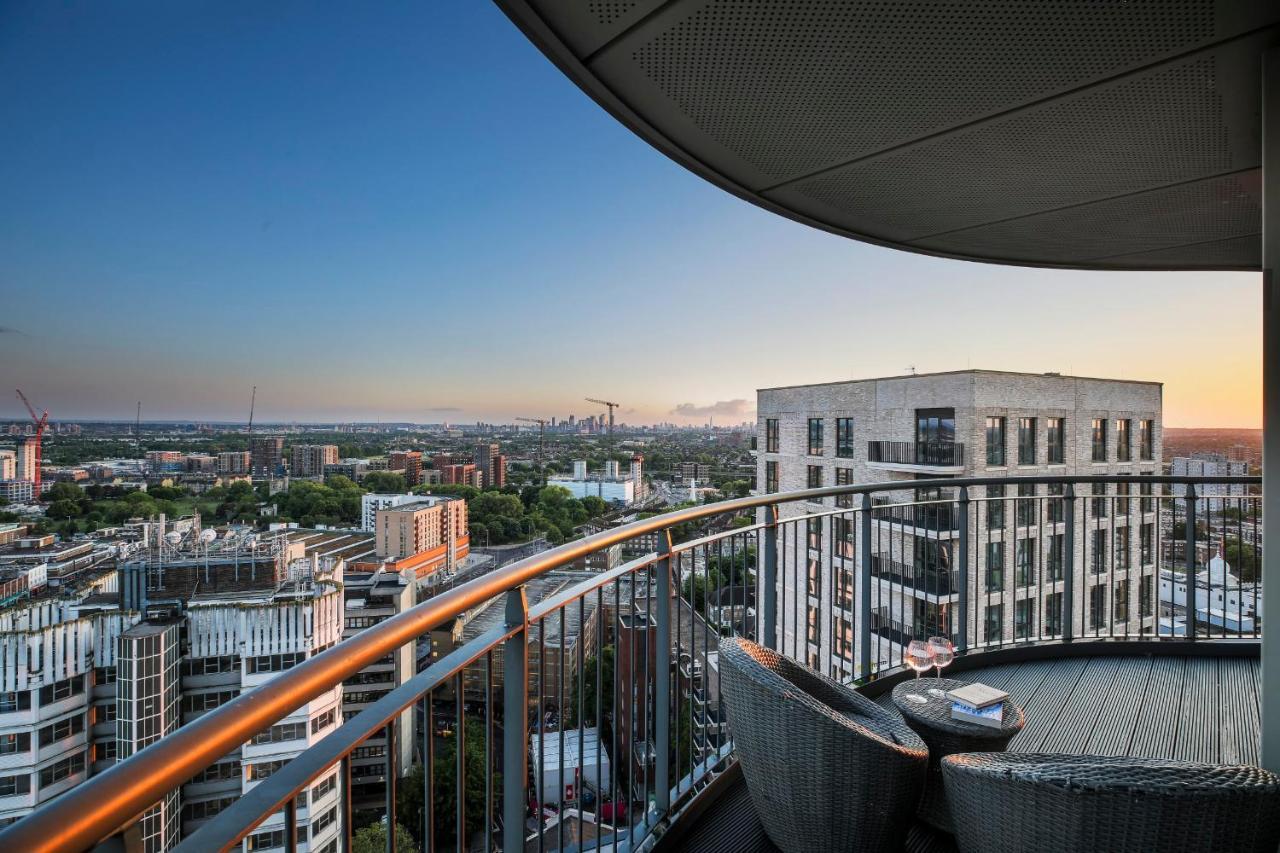 Amazing London City Skyline View & Transport Links Barking  Exteriör bild