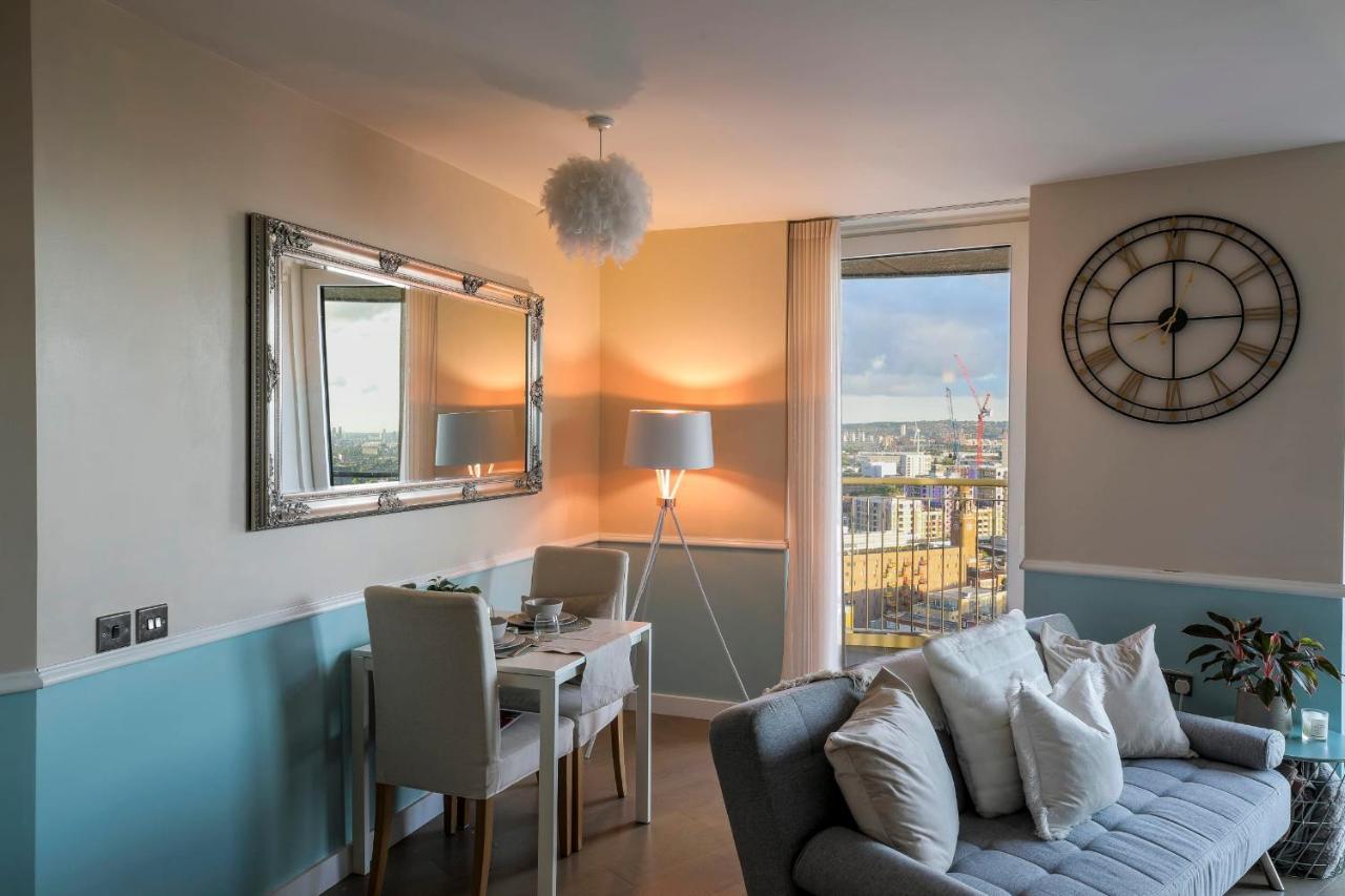 Amazing London City Skyline View & Transport Links Barking  Exteriör bild